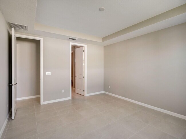 Building Photo - 757 SE Courances Dr