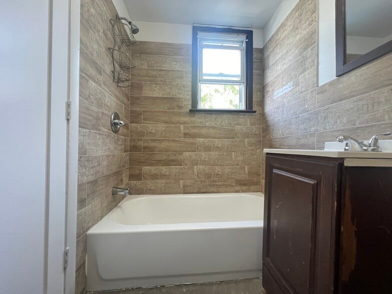 Building Photo - 13 E 17th St