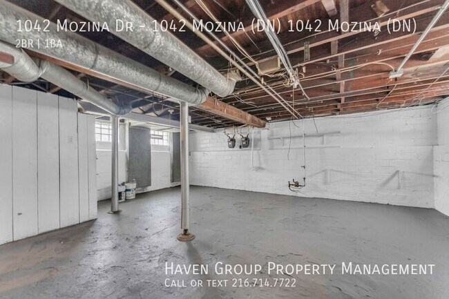 Building Photo - 1042 Mozina Dr