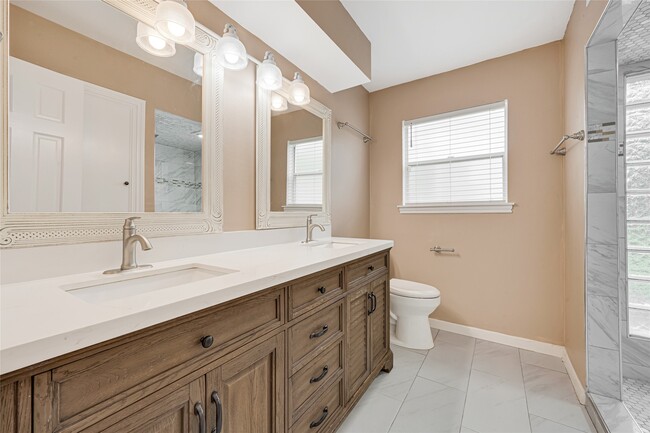 Building Photo - 5702 Vestavia Dr