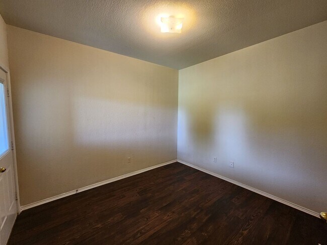Building Photo - Charming 3 bedroom duplex in Weatherford