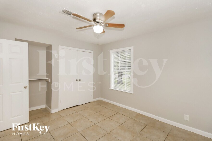 Building Photo - 701 22nd Ave N