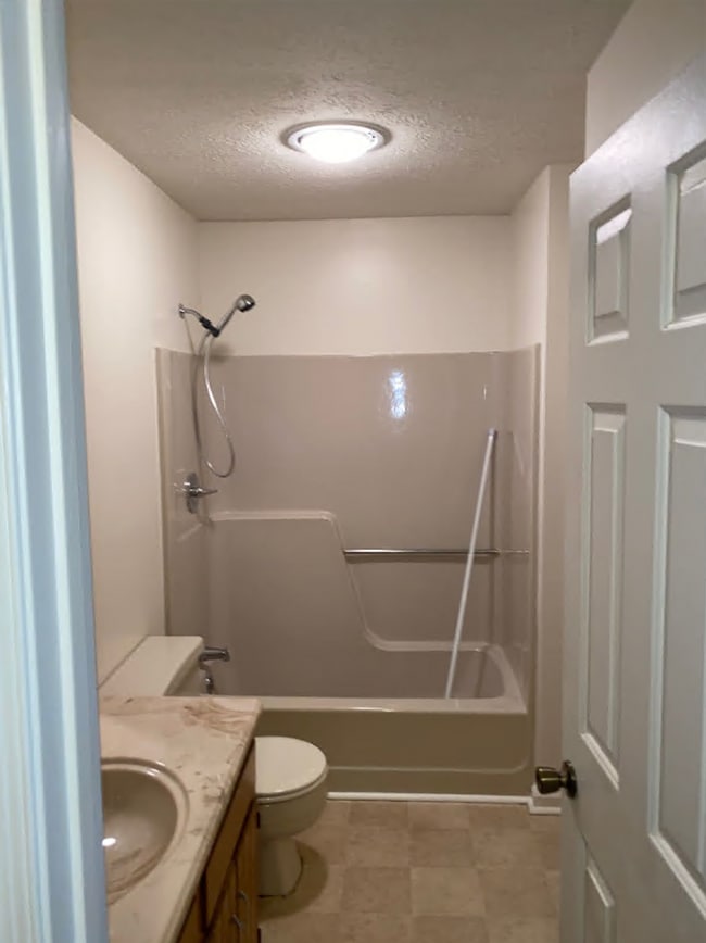 Building Photo - Well-Maintained 3-Bedroom End Unit Townhom...