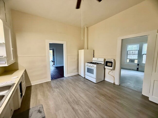 Building Photo - 470 S 3rd St