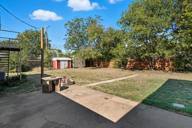 Building Photo - 1350 Amarillo St