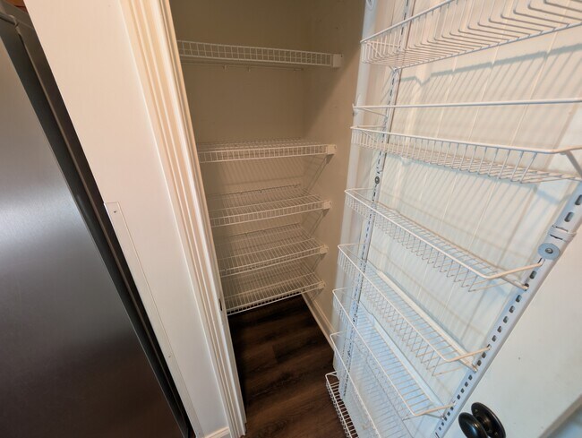 Building Photo - 903 Tanager Pl