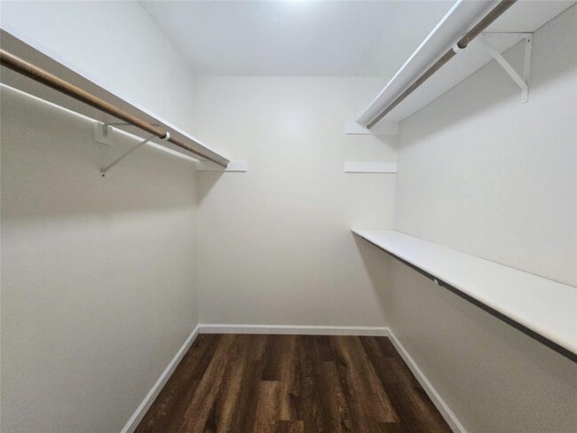 Building Photo - 3000 Maywood Cir