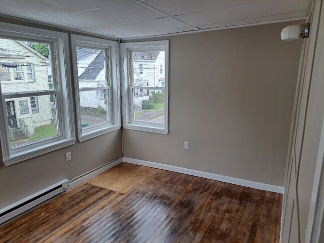 Building Photo - 35 Pine St