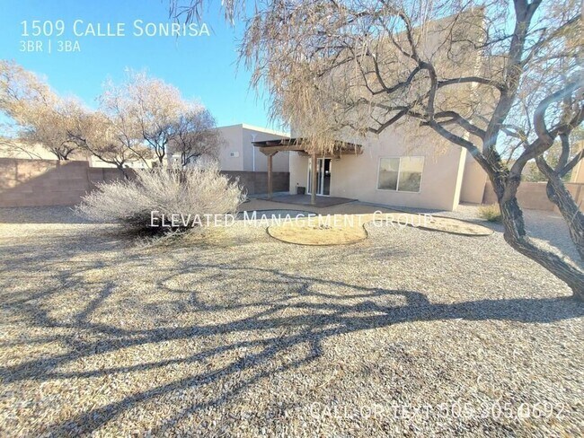 Building Photo - 1509 Calle Sonrisa NE