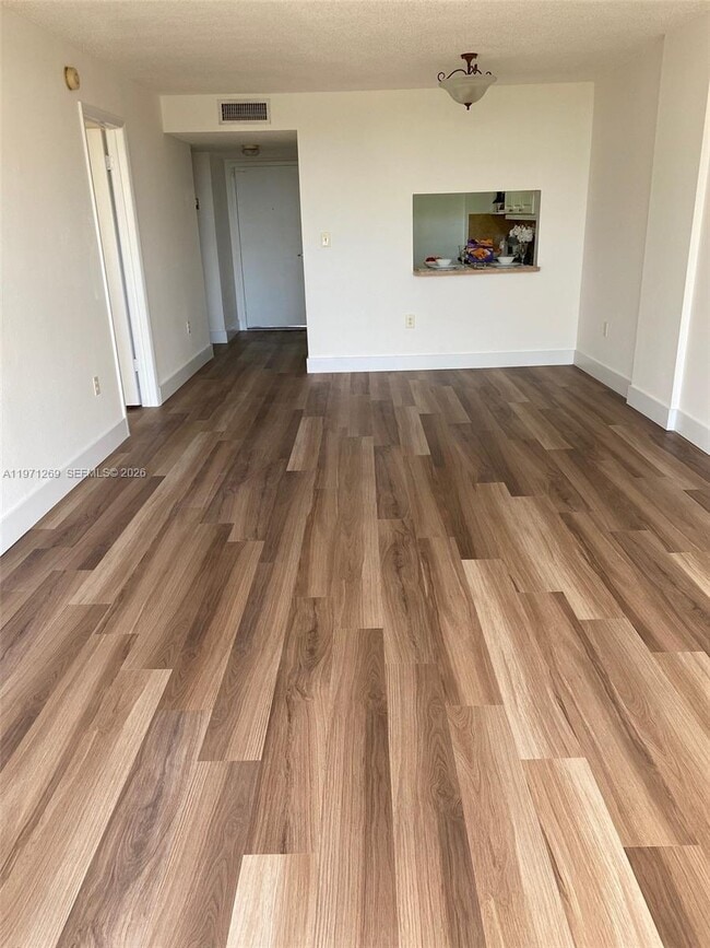 Building Photo - 13120 SW 92nd Ave