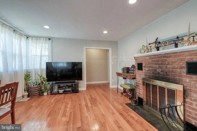 Building Photo - 32 Bonsall Ave