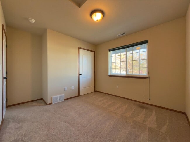 Building Photo - 1316 Robie Ln