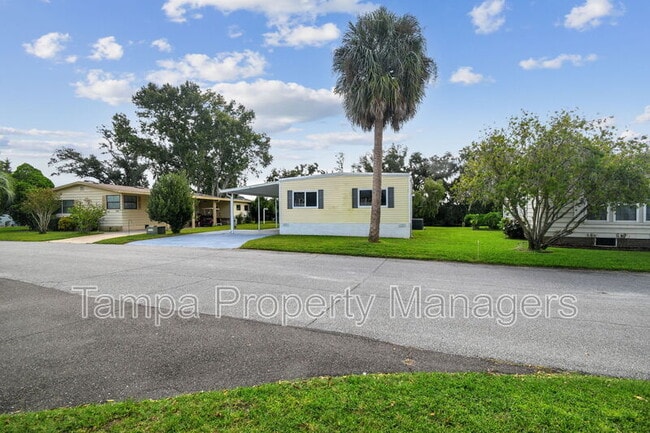 Building Photo - 242 Country Ln