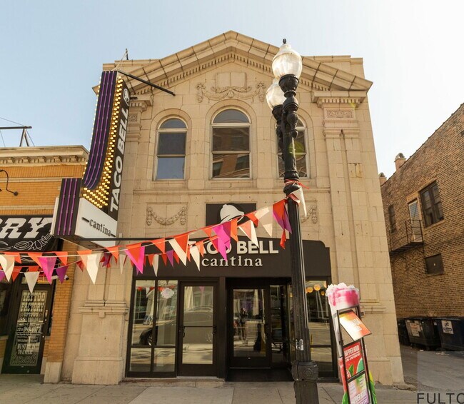 Building Photo - 4437 N Broadway