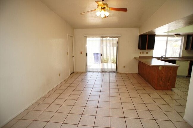 Building Photo - 2920 N La Chiquita Ave