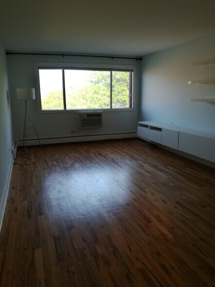 Building Photo - 5310 N Chester Ave