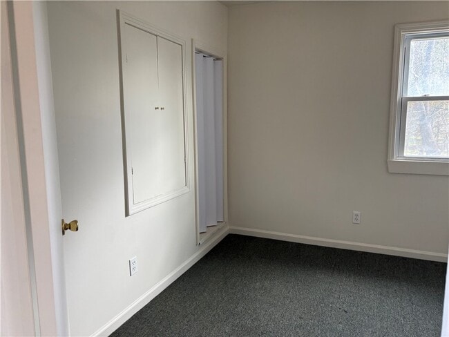 Building Photo - 122 W High St