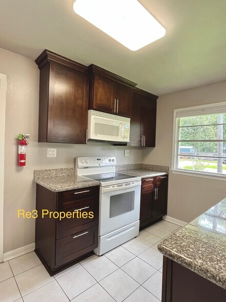 Kitchen - 1409 W Church St