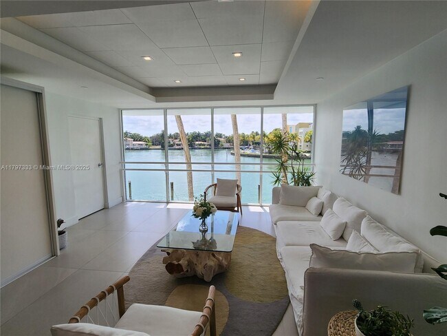 Building Photo - 5900 Collins Ave