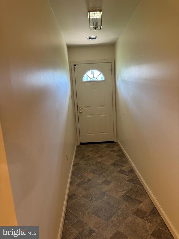 Building Photo - 108 Primrose Ln