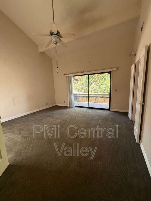 Building Photo - 1725 Edgebrook Dr