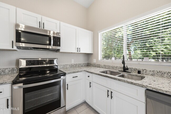 Building Photo - 1616 E Desert Ln