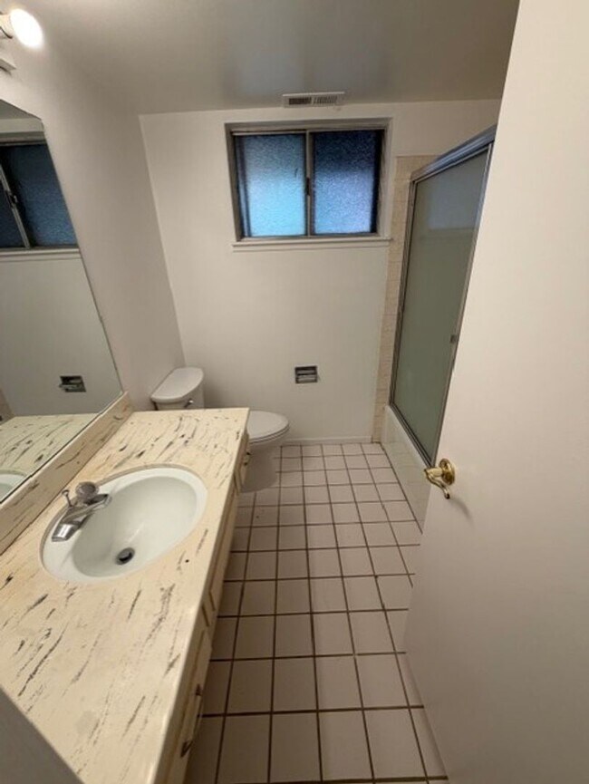 Building Photo - Northwood Estate Charmer