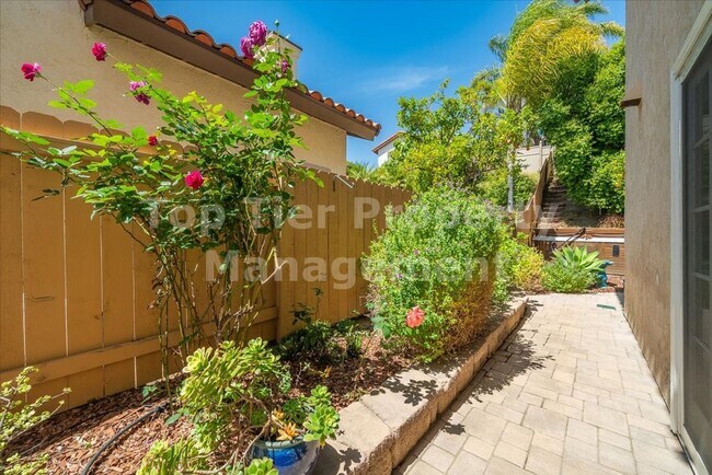 Building Photo - ***Beautiful 3 bed / 2.5 bath / 1,975 sqft House in the Vista/Shadowridge Neighborhood - Availabl...