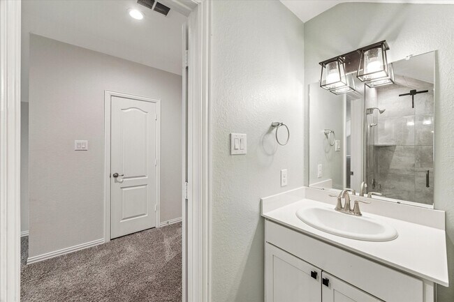 Building Photo - 142 Dina Ln