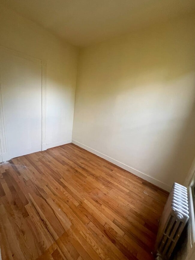 Building Photo - 203 Moffat St