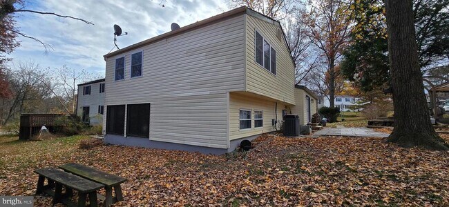 Building Photo - 9004 Flicker Pl