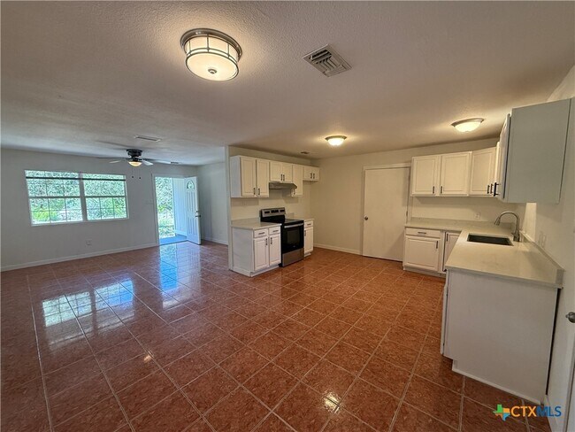Building Photo - 560 Wickford Way