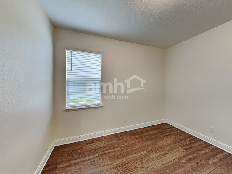 Building Photo - 1355 Celery Ave