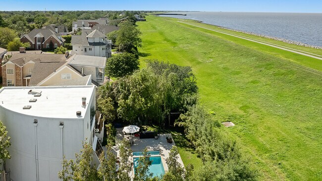 Building Photo - 4809 Neyrey Dr