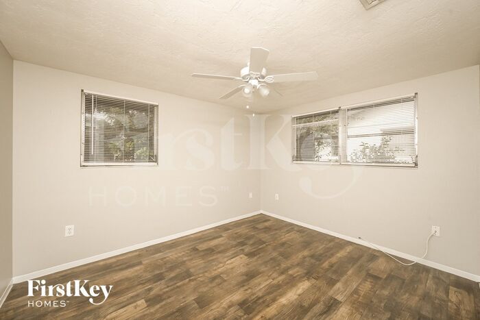 Building Photo - 8215 Winthrop Dr