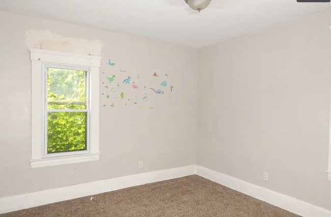 Building Photo - 10817 Hull Ave