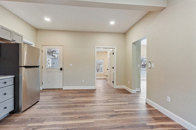 Building Photo - 392 S Main St