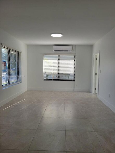 Building Photo - 1735 Calais Dr