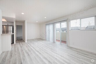 Building Photo - 1BR Gem on Seacoast Drive with Private Bal...