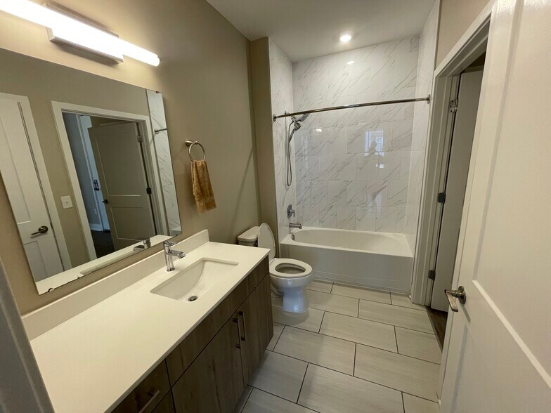 Building Photo - 145 Riverhaven Dr