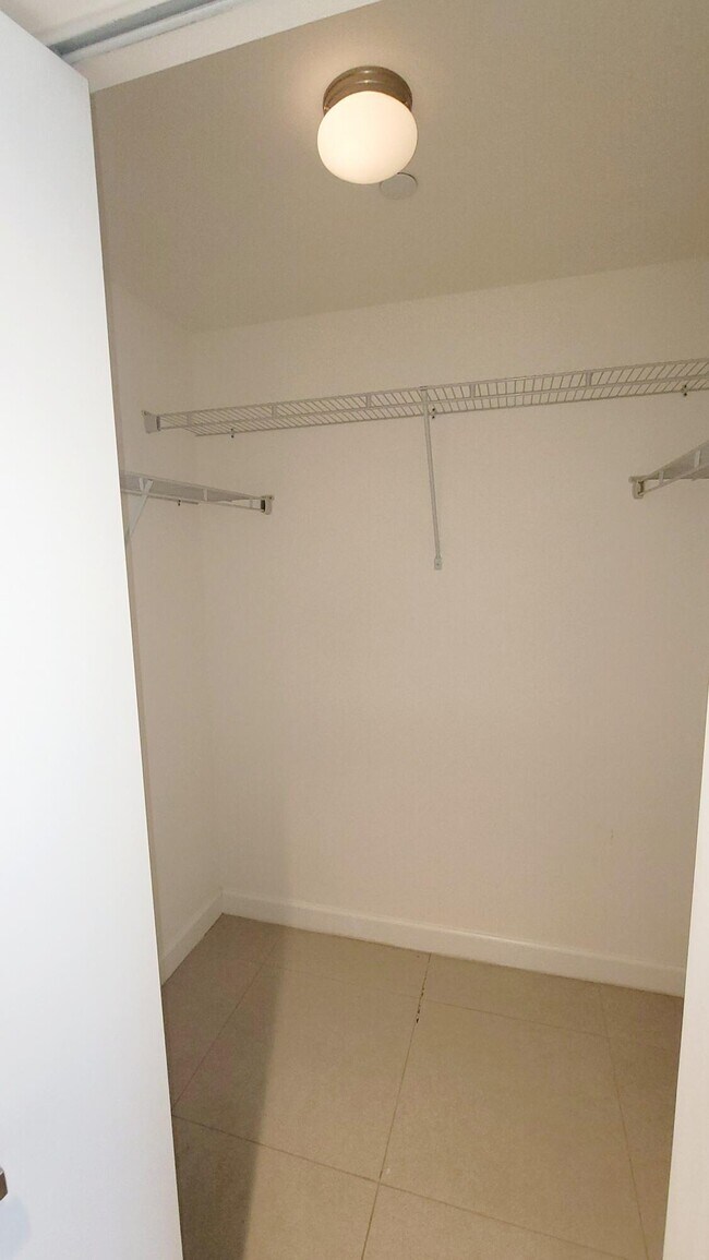 Building Photo - 5350 NW 84th Ave