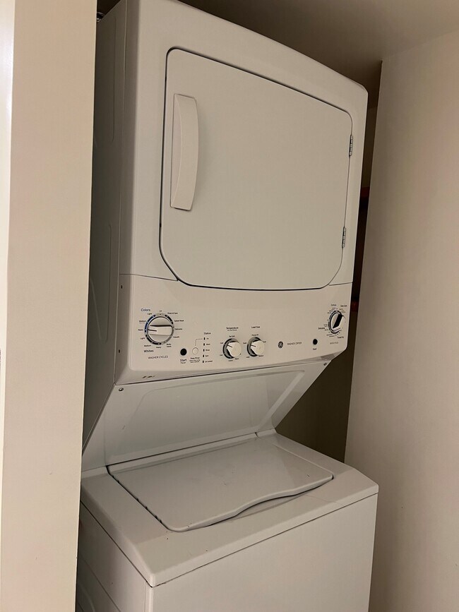 Washer and dryer - 2715 Aqua Verde Cir
