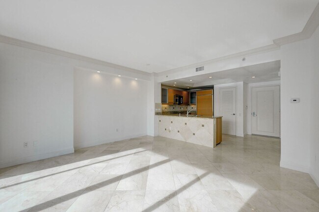 Building Photo - Turnberry Towers East 804- Strip/City/Mnt Views from this Stunning 1Bd/1.5Ba Residence