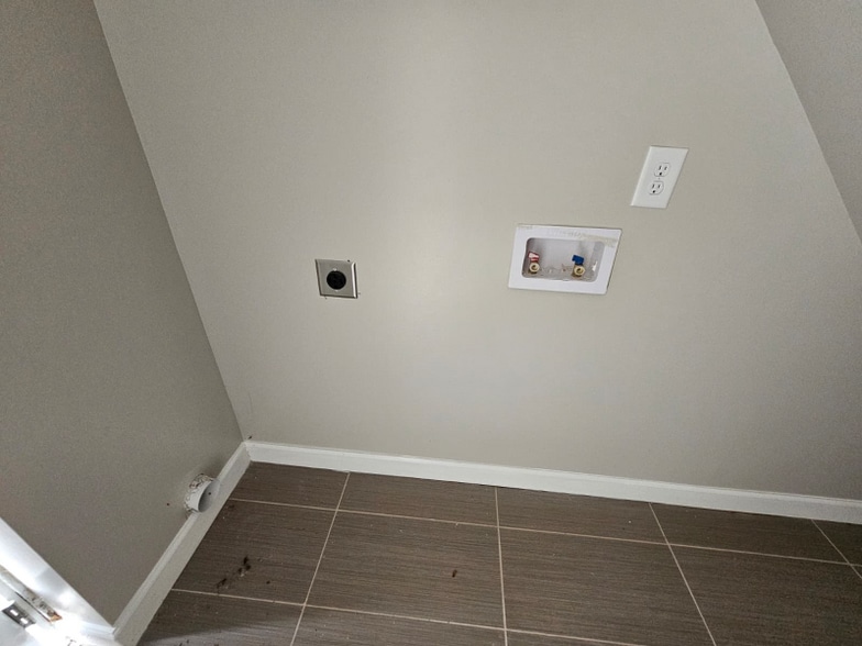 Building Photo - 4904 Sherman Oaks Dr