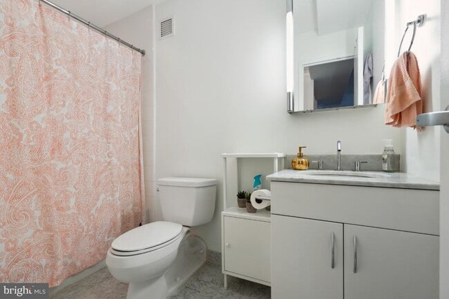 Building Photo - 219 S 18th St