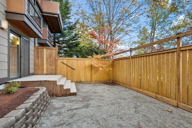 Building Photo - Luxurious Air-Conditioned Leschi View Townhome