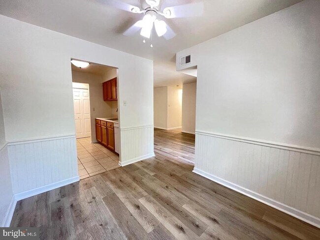 Building Photo - 3017 Valley Dr