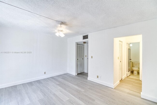 Building Photo - 5209 SW 40th Ave