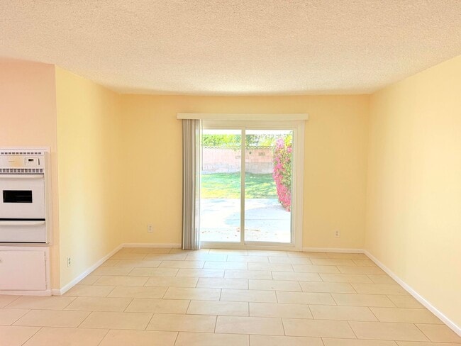 Building Photo - Beautiful Renovated Spacious 4 Bed - 2 Bath Home in West Hills