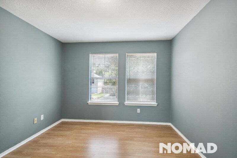 Building Photo - 2040 Sandy Knoll Dr